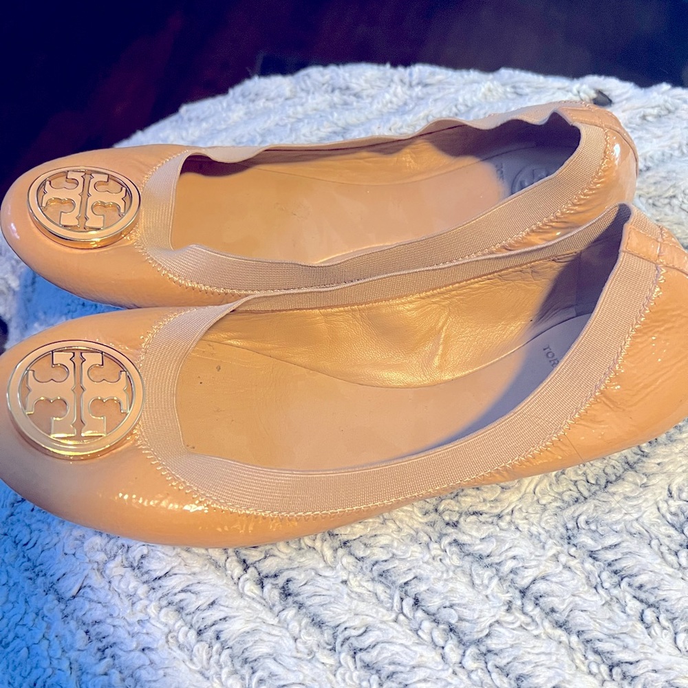 Tory Burch classic slip-on nude shoe, no scuffs, only wore 4x - staple item